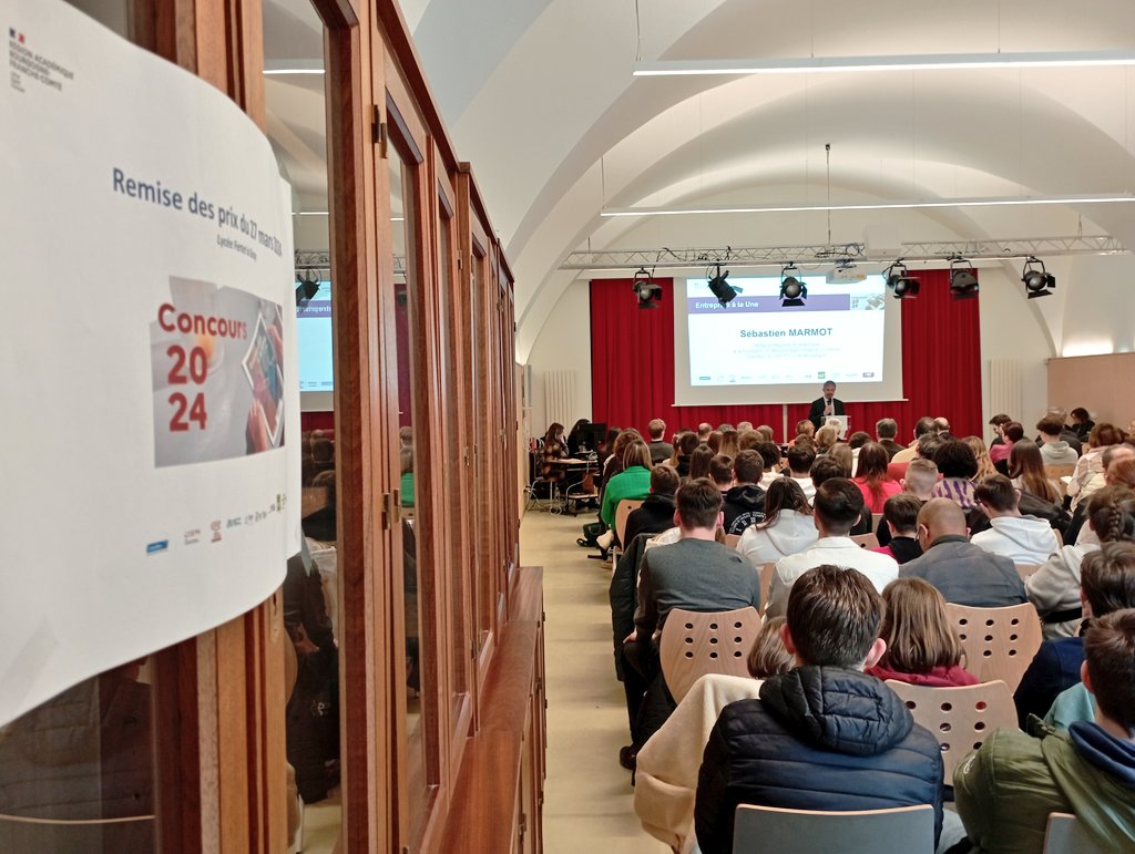 RA_BFC's tweet photo. Remise des prix du concours Entreprise à la Une cet après-midi au @lyceefertet70.

➡️ Sensibiliser les jeunes à l'entreprise en leur donner le goût de l'écriture par la réalisation d'un article de presse: tel est l'objectif de la @RA_BFC !

👏Félicitations à toutes les équipes ! https://t.co/4iBMAFtYaF