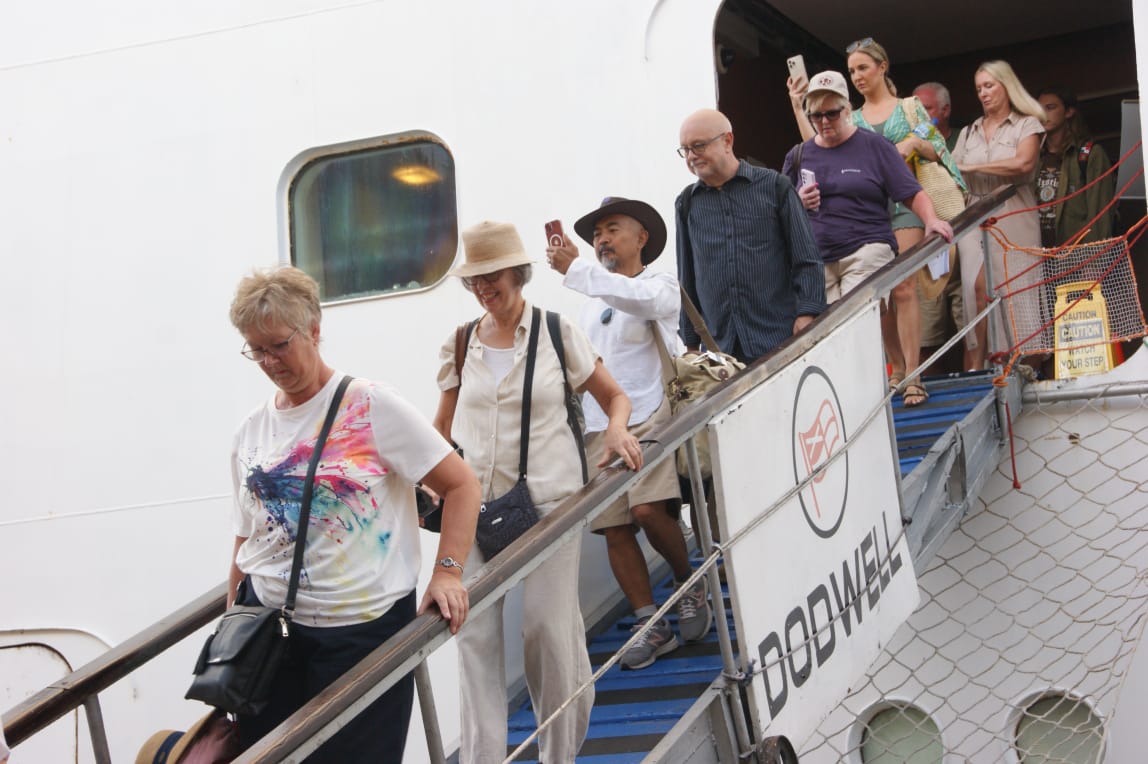 1/3 PS Tourism Hon. John Ololtuaa today joined other players in the tourism sector in welcoming the 4th cruise liner to dock at the port of Mombasa since the beginning of the year. Ms Ambience from UK had on board 1600 passangers who included 1100 visitors and 500 crew members.