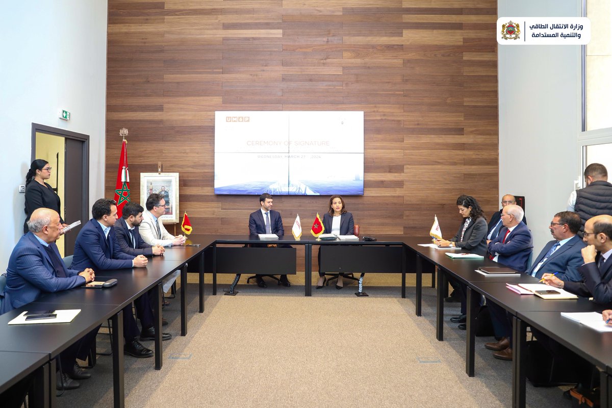 MTEDDMAROC's tweet photo. وقعت السيدة ليلى بنعلي @LeilaRBenali، وزيرة الانتقال الطاقي والتنمية المستدامة، اليوم بالرباط، بمعية السيد هشام الهبطي، رئيس جامعة محمد السادس متعددة التخصصات التقنية @UM6P_officiel، عل�� اتفاقية شراكة وتعاون من أجل دعم البحث العلمي والابتكار
#الانتقال_الطاقي #UM6P #CADETAF https://t.co/mYEuqSlP6q