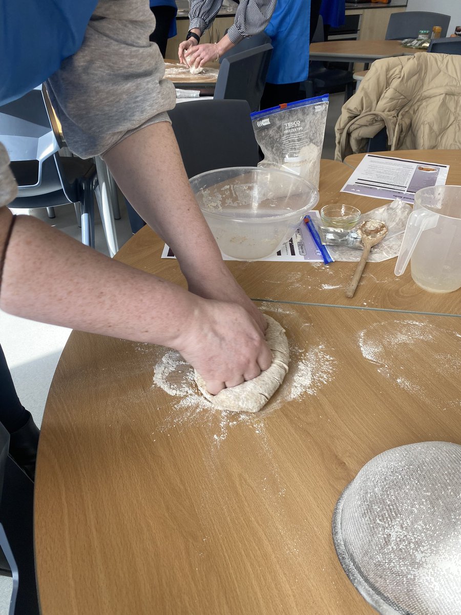 What a wonderful day working with @ArtFormsLeeds supporting D&T leads with Cooking & Nutrition! Bread making, hedgehogs, knife skills and lesson planning! Thanks to Elements Primary for hosting! @Leeds_Learning #foodinschool @foodwiseleeds