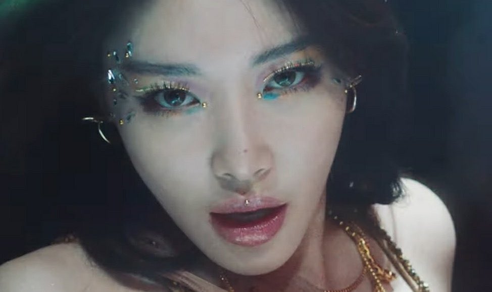 kchungtae's tweet photo. we love you chungha’s mua <3 https://t.co/4uaeOpOcZY