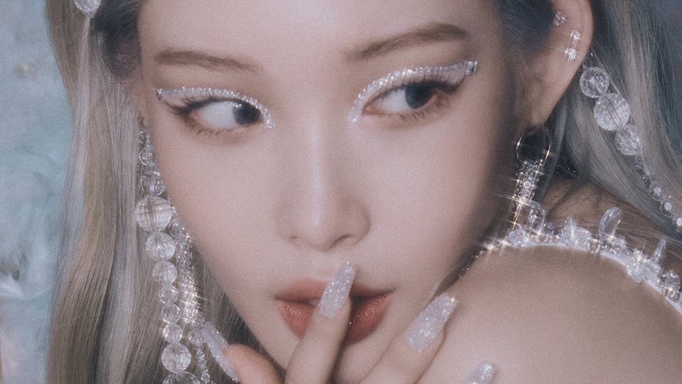 kchungtae's tweet photo. we love you chungha’s mua <3 https://t.co/4uaeOpOcZY