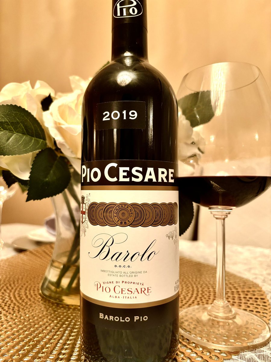 TheWiningHour's tweet photo. Drink like a King for Holy Week @PIOCESARE1881 #WiningHour 🍷
.
This holiday season, sip #Barolo like an aristocrat. Pio Cesare Barolo is a lovely choice!
.
Read more in @appetitomag https://t.co/Skvs3sKOIP https://t.co/dM2U74TqSM