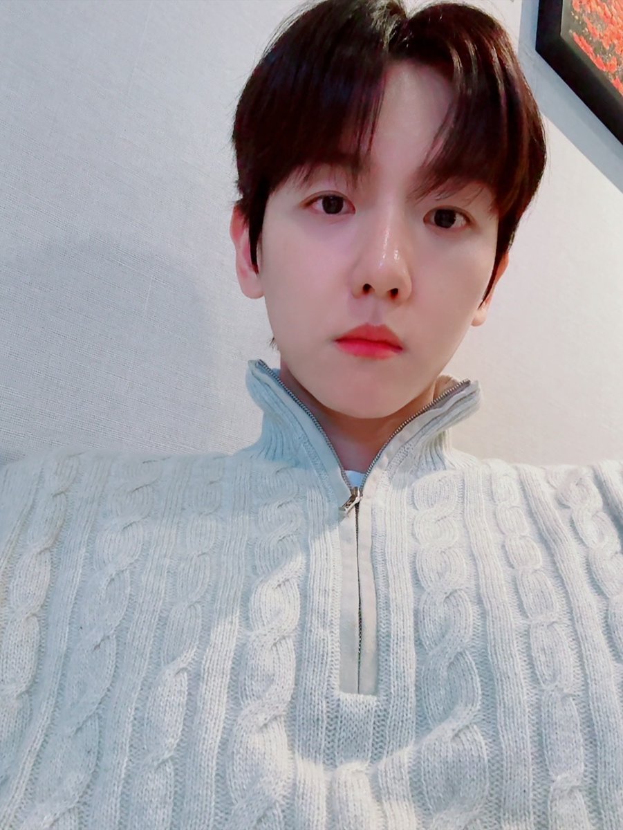 cho_eri1485's tweet photo. Baekhyunee en bubble 💬
🐶: "Ho ho ho tirando regalos"
OMG!!! es Santa 🎁🎅 #BAEKHYUNxBENCH #baekhyun #exobubble @BAEKHYUN_INB100 https://t.co/pTbfrf84mV