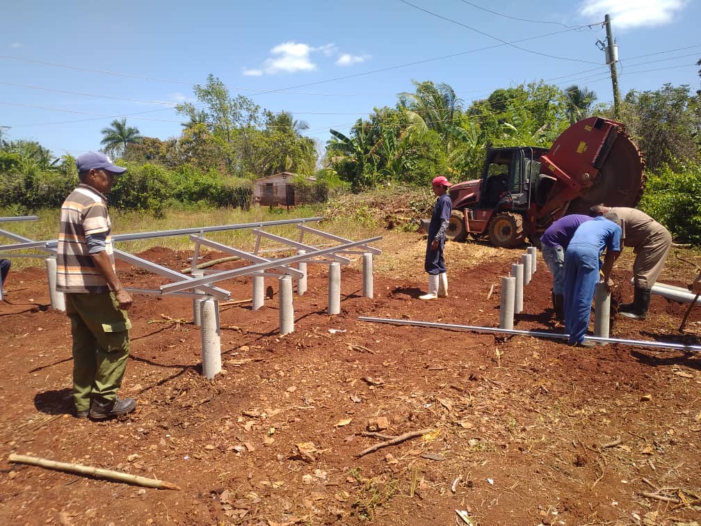 Cambio de #Matriz energética en la Estación de Bombeo de Mostacilla. #Perico. #Matanzas, con el fin de obtener generación eléctrica con fuentes renovables.
#GenteQueSuma #EmrohCentro