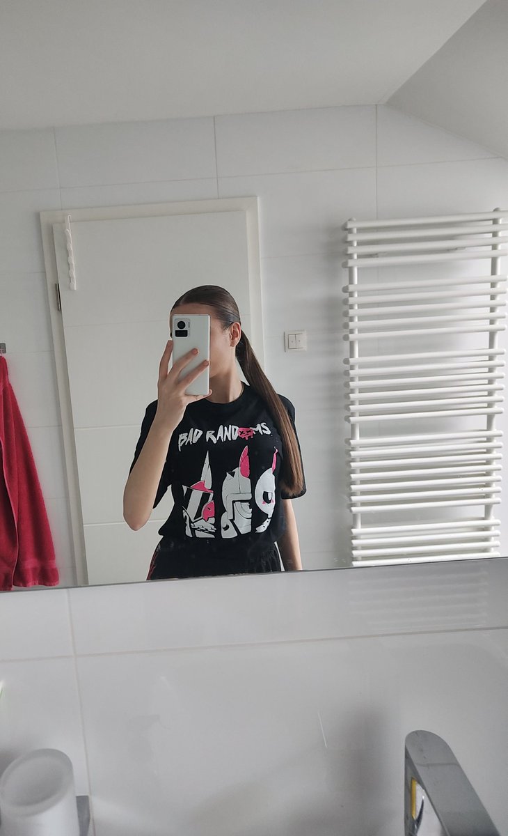 Sweetgirl_Bs's tweet photo. #Brawlstars #Badrandoms #Sweeti
I LOVE THIS T SHIRT SO MUCH OMG 😍 https://t.co/b6T9fU9tmu