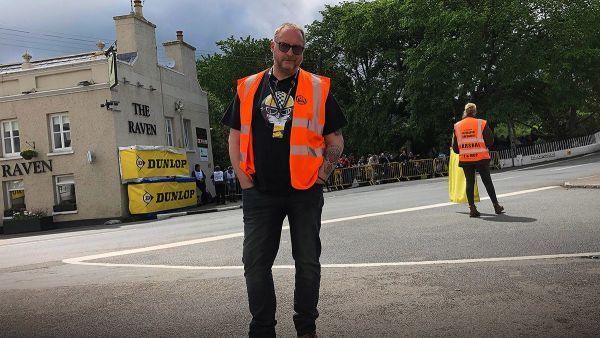 ttracesofficial's tweet image. Sign-on to join the @iomttmarshals is open now! 🟧

If you've been on the fence about marshalling for the first time, give this story a read about the year first-time marshal, Tappy, met McGuinness.

buff.ly/3TD96U6

@jm130tt #marshalling #TTRaces