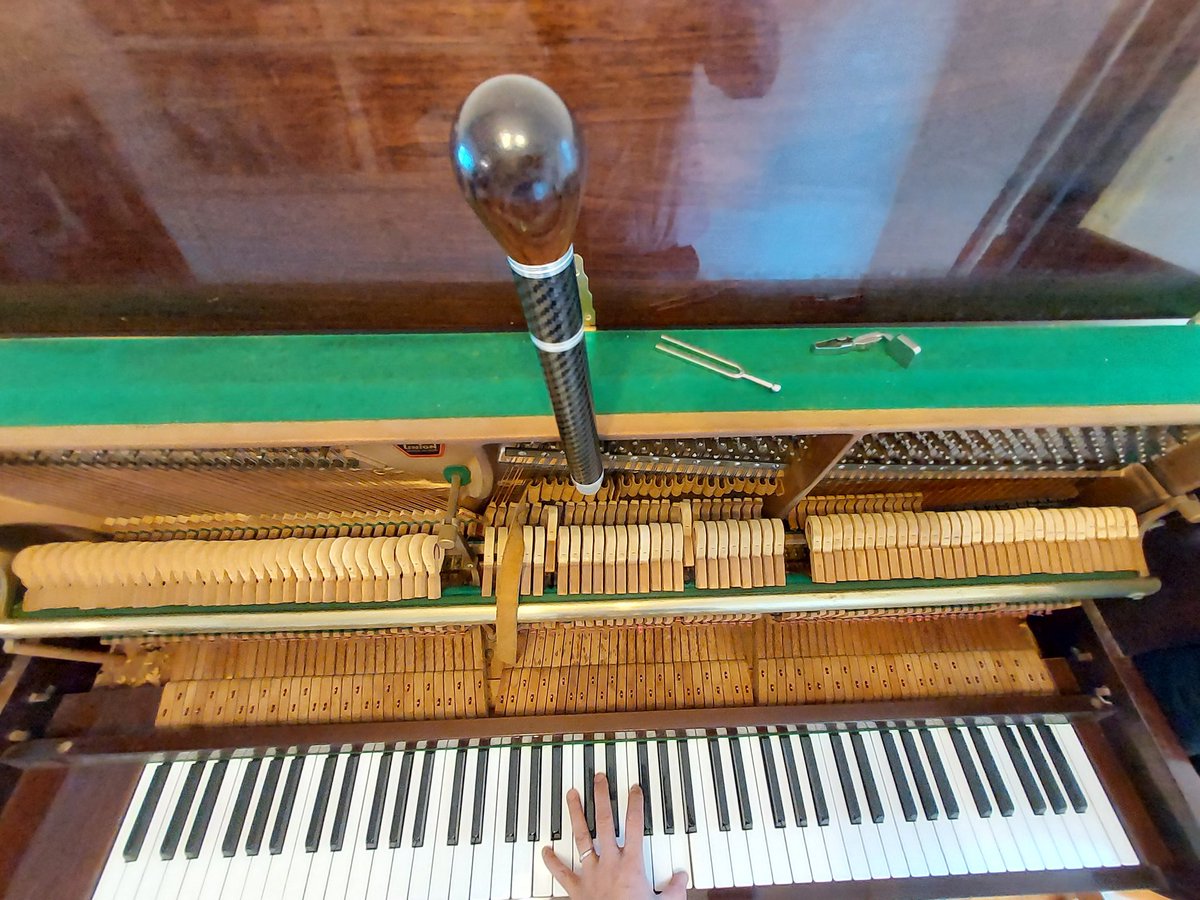 cklawpianotuner's tweet photo. 這位多年支持的客戶,今天忽然要求我與她合照!
這座東德製造的Alexander Hermann鋼琴對她有著極大意義!簡單來說這是一座充滿回憶的家庭鋼琴,而她正是家庭鋼琴的守護者。
#Alexanderhermann
#pianotechnician
#鋼琴調音師
#鋼琴調律師
#鋼琴
#ピアノ調律師
#ピアノ調律師の日常
#ピアノ https://t.co/lj7pko2fHQ