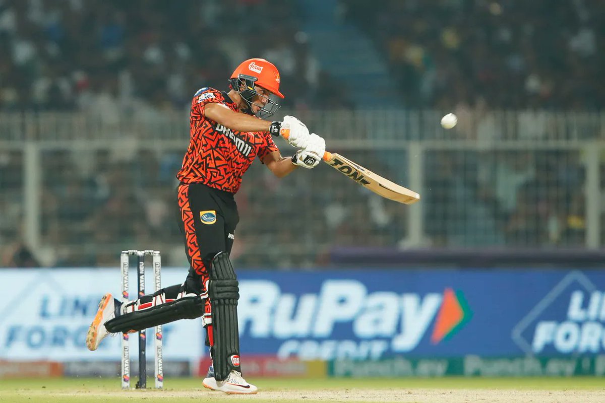 High backlift and such clean striking. What a knock by Abhishek Sharma, lit up the night sky with sixes 🙌🏼 #SRHvMI #IPL2024