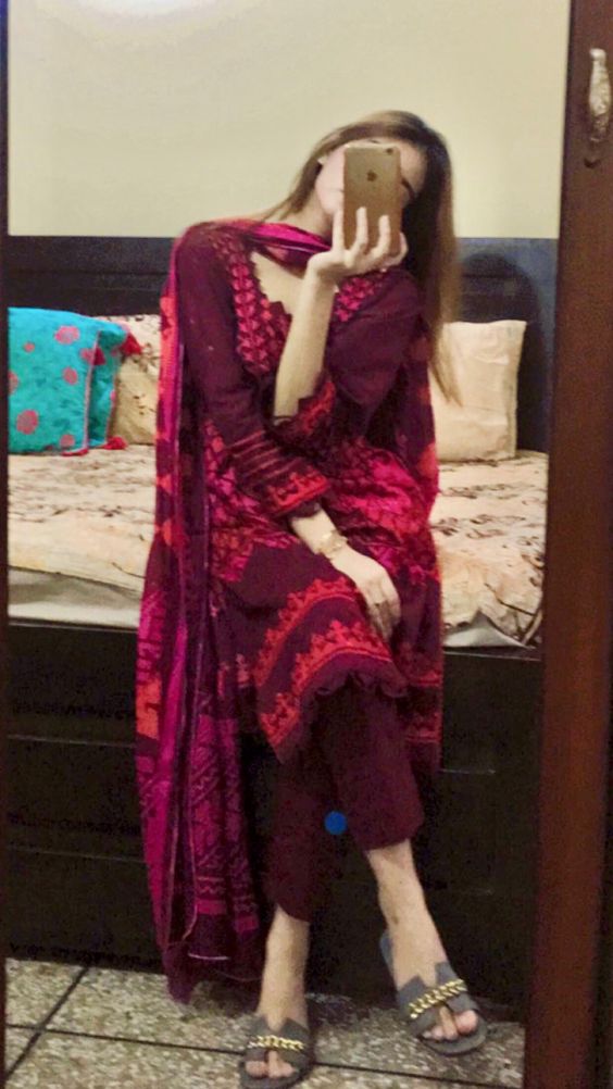 Assalamoalaikum
Good Night🍂
ﺩﻥ ﻣﯿﮟ ﺑﮭﭩﮏ ﺭﮨﮯ ﮨﯿﮟ ﺟﻮ ﻣﻨﺰﻝ ﮐﯽ ﺭﺍﮦ ﺳﮯ..
ﯾﮧ ﻟﻮﮒ ﮐﯿﺎ ﮐﺮﯾﮟ ﮔﮯ ﺍﮔﺮ ﺭﺍﺕ ﮨﻮ ﮔﺌﯽ