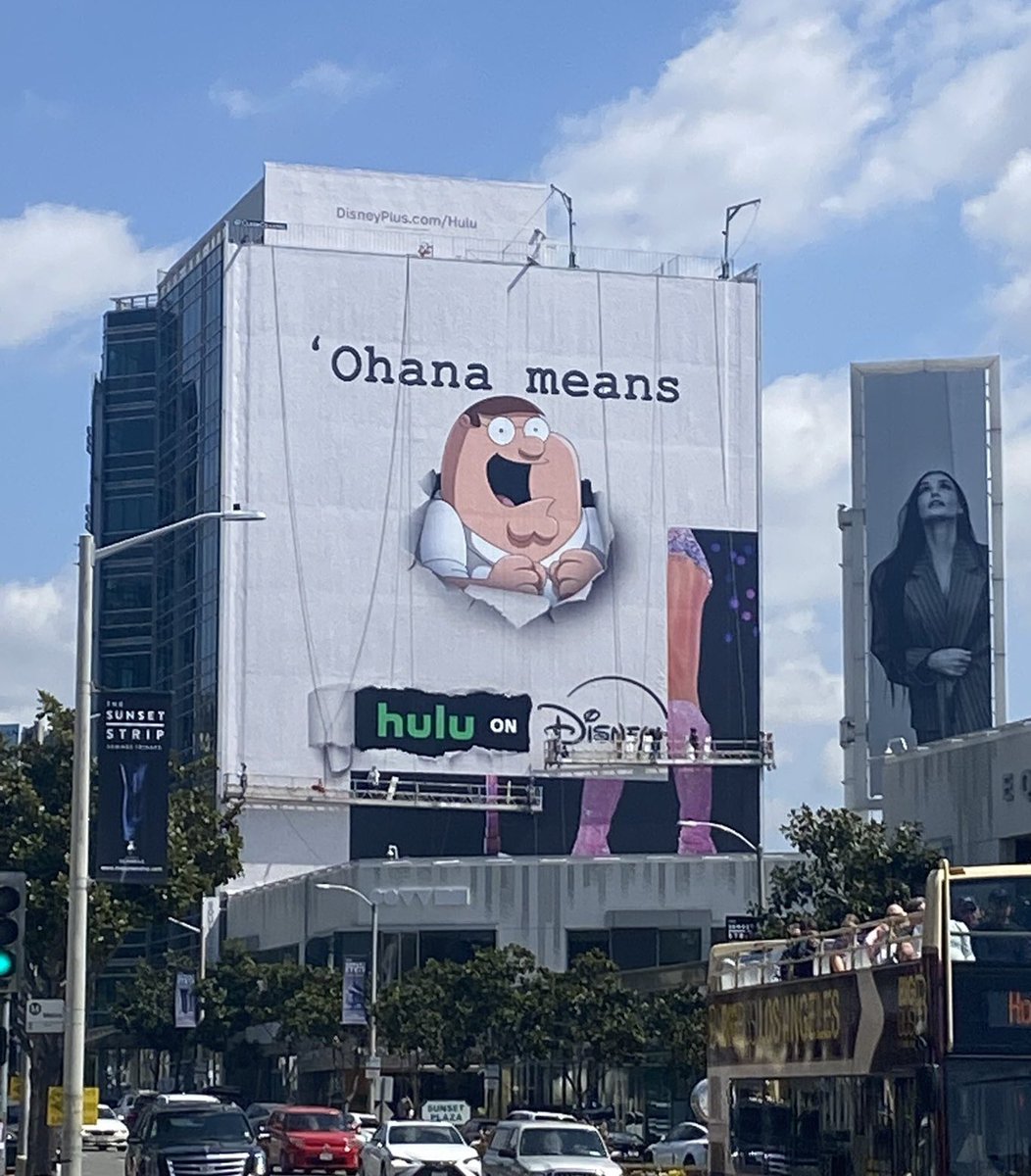 DiscussingFilm's tweet photo. ‘Lilo &amp; Stitch’ and ‘Family Guy’ crossover billboard for Hulu coming to Disney+

(Source: @quepaso_daniel) https://t.co/vX1m5HjB8m