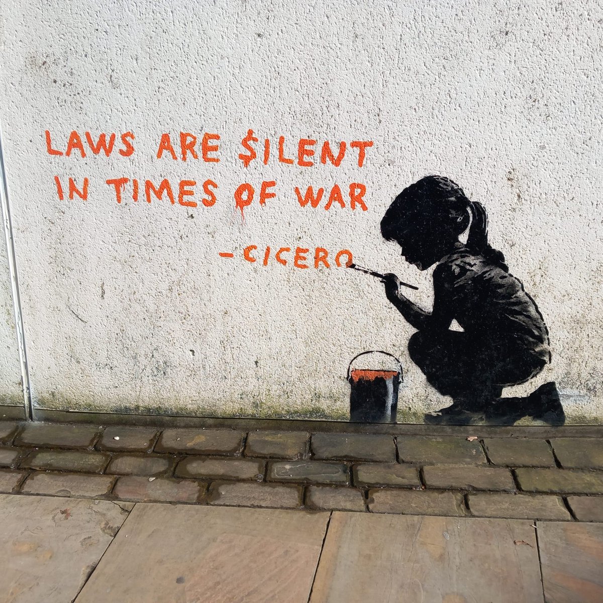 Have you seen the potential new #Banksy ? The new piece of #art can be seen in Corporation Street in #Blackburn town centre, opposite the old Chippery fish and chip shop. It fits the style of the famous artist. Let us know what you think...