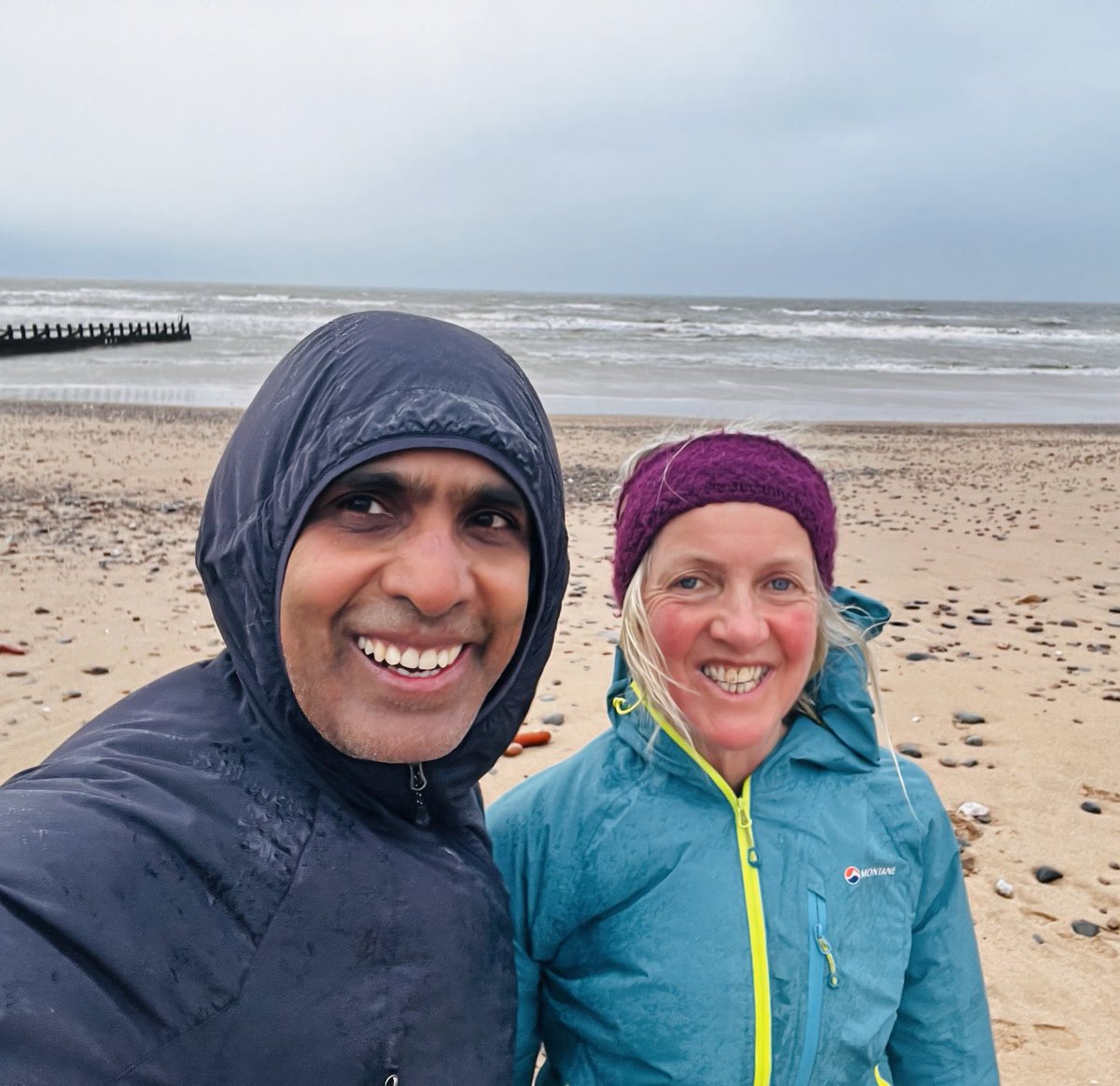 Had a nice morning run by the coast of Aberdeen, Scotland with Dr Michelle Harvey. More than a decade ago her intermittent energy restriction studies to manage cancer opened new fasting approaches for diseases like cancer.