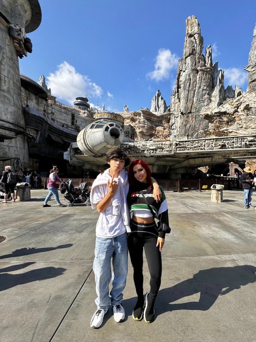 Disney with my tall lil boy 🐭✨ https://t.co/74IWnKI5uj