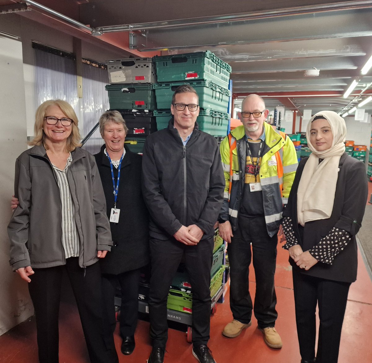 We had the opportunity to meet the new CEO of Active Luton. We gave him a tour of our work. Farewell to Helen, and welcome to Lawrence! We were also joined by our friends from the Mall for their generous £525 cash donation from selling honey.