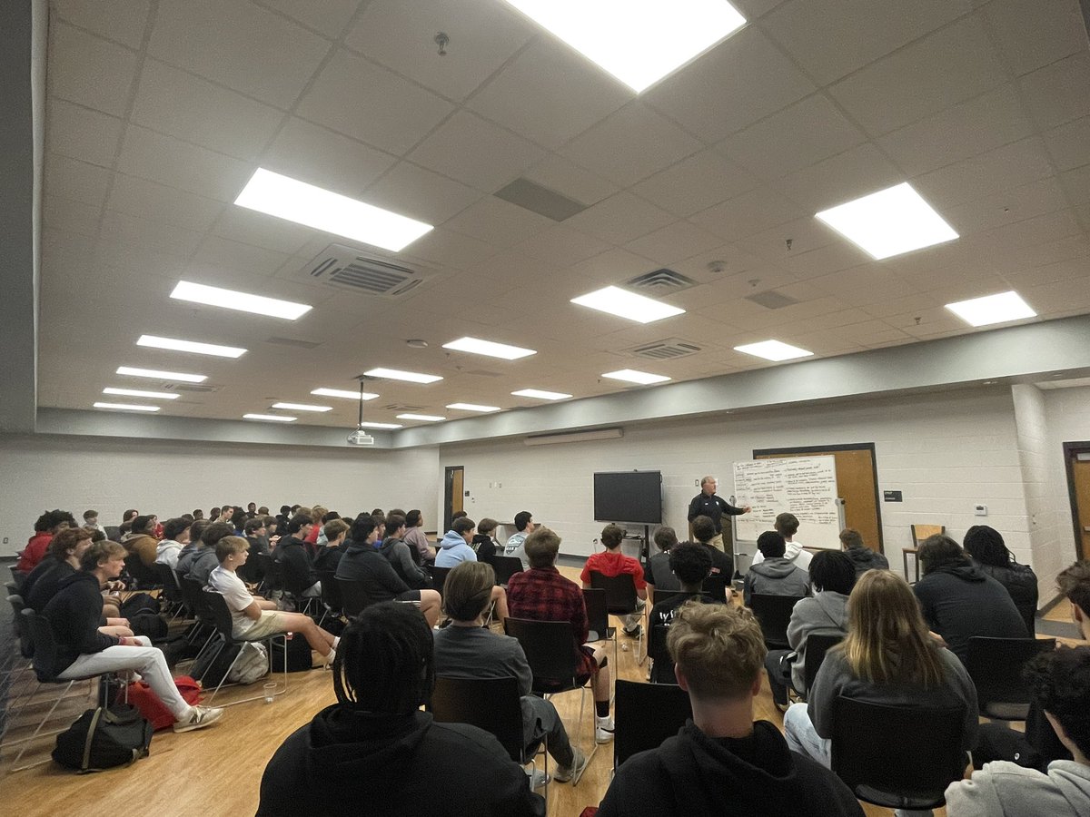 Great rise-up this morning on the topic of Family! Thanks to Coach Machovec for bringing a solid word and lesson to start our day! #Family #buildingmen #Godogs