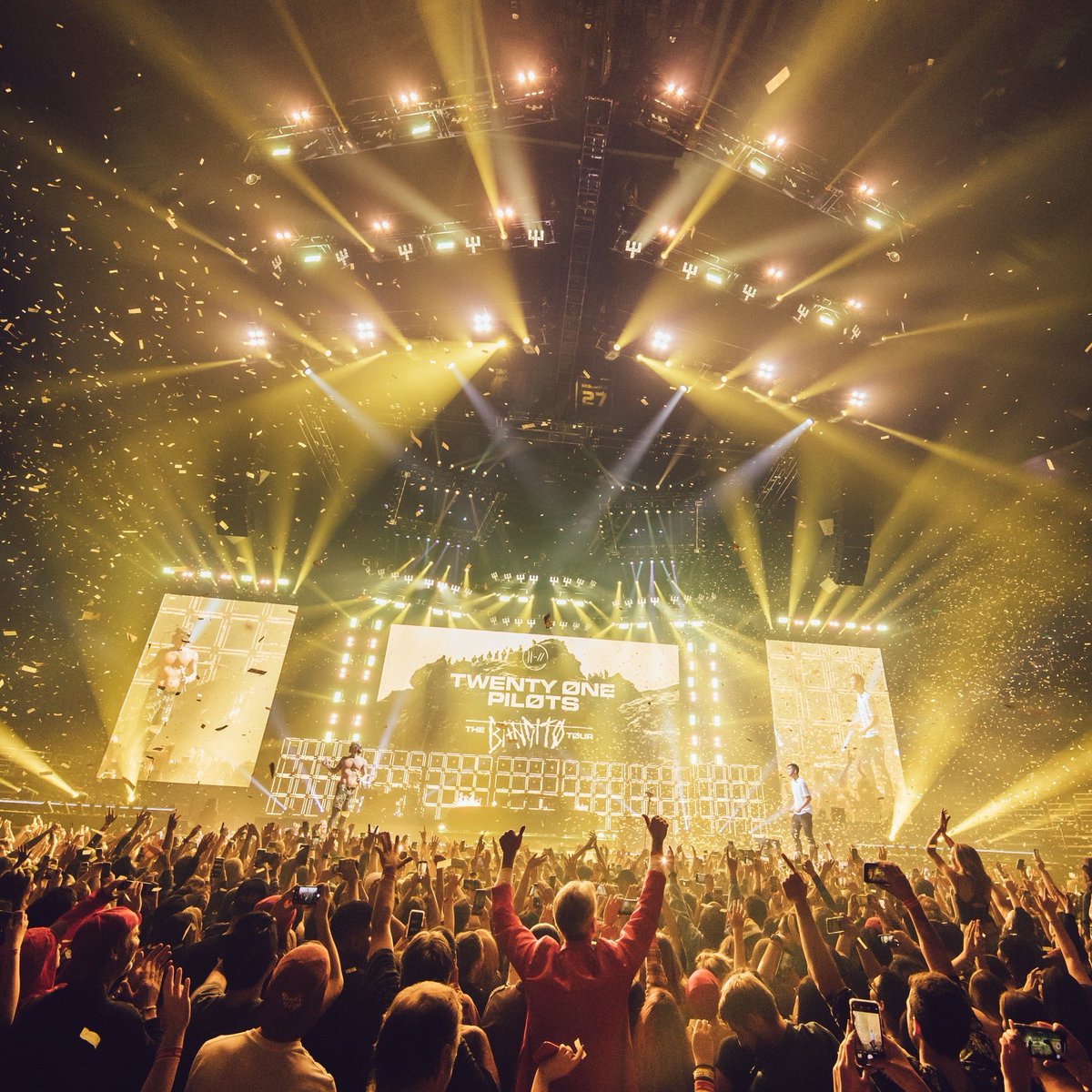 circlethetrack's tweet photo. i prayed those lights would take me home https://t.co/Xz2NXfG07M