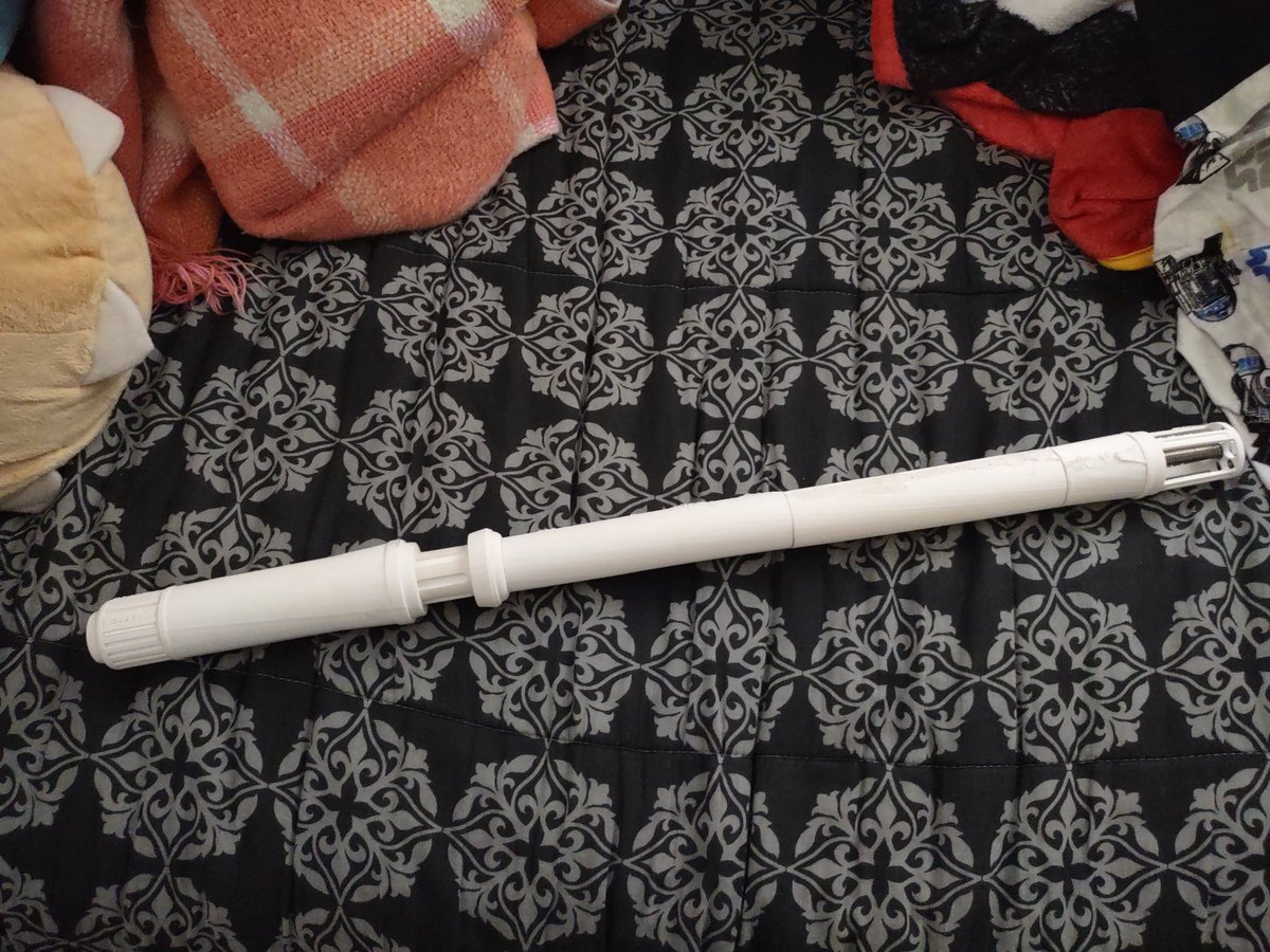 AdorbsPotat's tweet photo. The new time stick is looking so good, its heavy, it has a metal core, it slides like in the show, and my sister printed a clear tip that may actually light up if she can figure out how to make it work
She's so talented I'm so grateful πβ€οΈ
#HunterX5 #BradWolfe cosplay progress https://t.co/ARPUp4NrRy