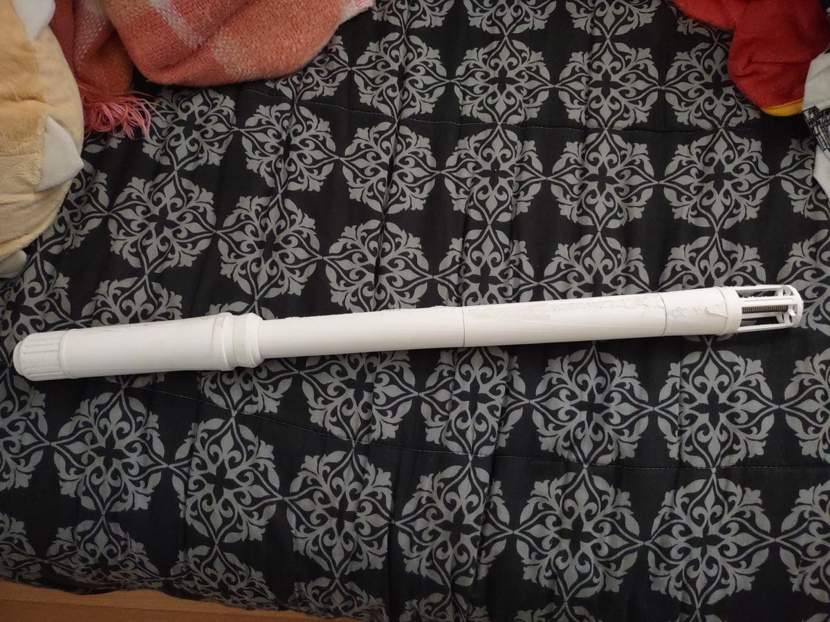 AdorbsPotat's tweet photo. The new time stick is looking so good, its heavy, it has a metal core, it slides like in the show, and my sister printed a clear tip that may actually light up if she can figure out how to make it work
She's so talented I'm so grateful πβ€οΈ
#HunterX5 #BradWolfe cosplay progress https://t.co/ARPUp4NrRy