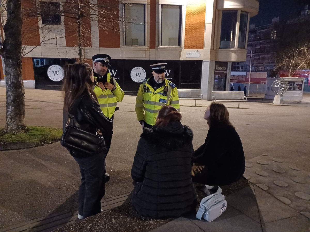 MPSSuttonSouthE's tweet photo. Officers from Beddington South, Wallington South and Carshalton and Clockhouse SNT conducted night time economy patrols on Sutton High Street informing residents of risks/dangers of drink/drug spiking. @MPSSutton https://t.co/2BUxeFPUo1