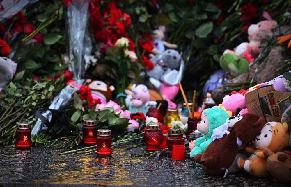 Илья Яшин (@ilyayashin) on Twitter photo То, что произошло в «Крокус Сити» ужасно и бесчеловечно. Даже представить страшно, что сейчас переживают родственники жертв теракта. Хочется обнять каждого, в чей дом пришла беда, чтобы хоть немного приглушить боль. Я очень сочувствую. 
Задача террористов – вернуть мир к То, что произошло в «Крокус Сити» ужасно и бесчеловечно. Даже представить страшно, что сейчас переживают родственники жертв теракта. Хочется обнять каждого, в чей дом пришла беда, чтобы хоть немного приглушить боль. Я очень сочувствую. 
Задача террористов – вернуть мир к