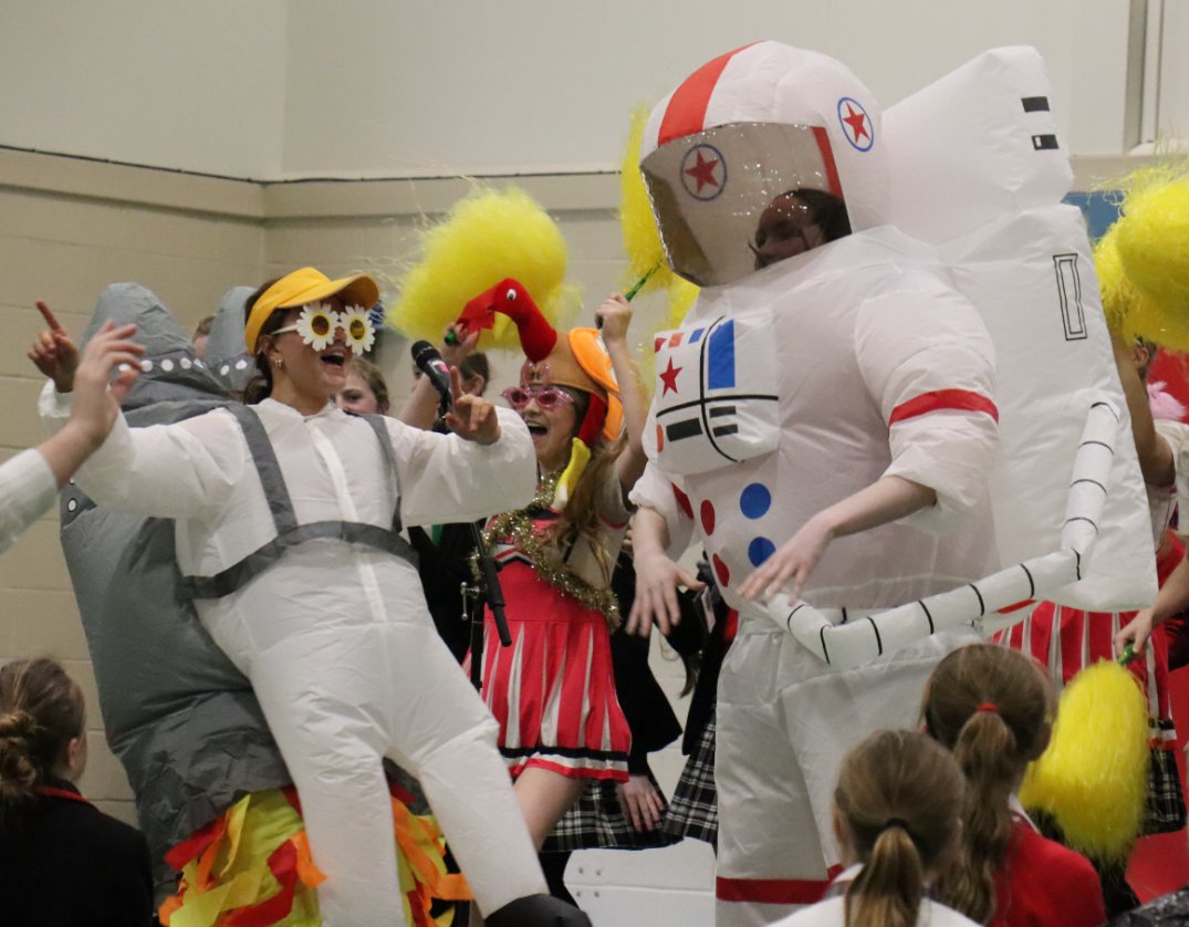 PipersSixthForm's tweet image. Our #PipersCommunity spirit was on show today as our four houses came together for the House Music Festival. A huge thank you to our House Captains and Sixth Formers for their part in keeping the event running smoothly and providing a great deal of fun🎊#PipersMusic