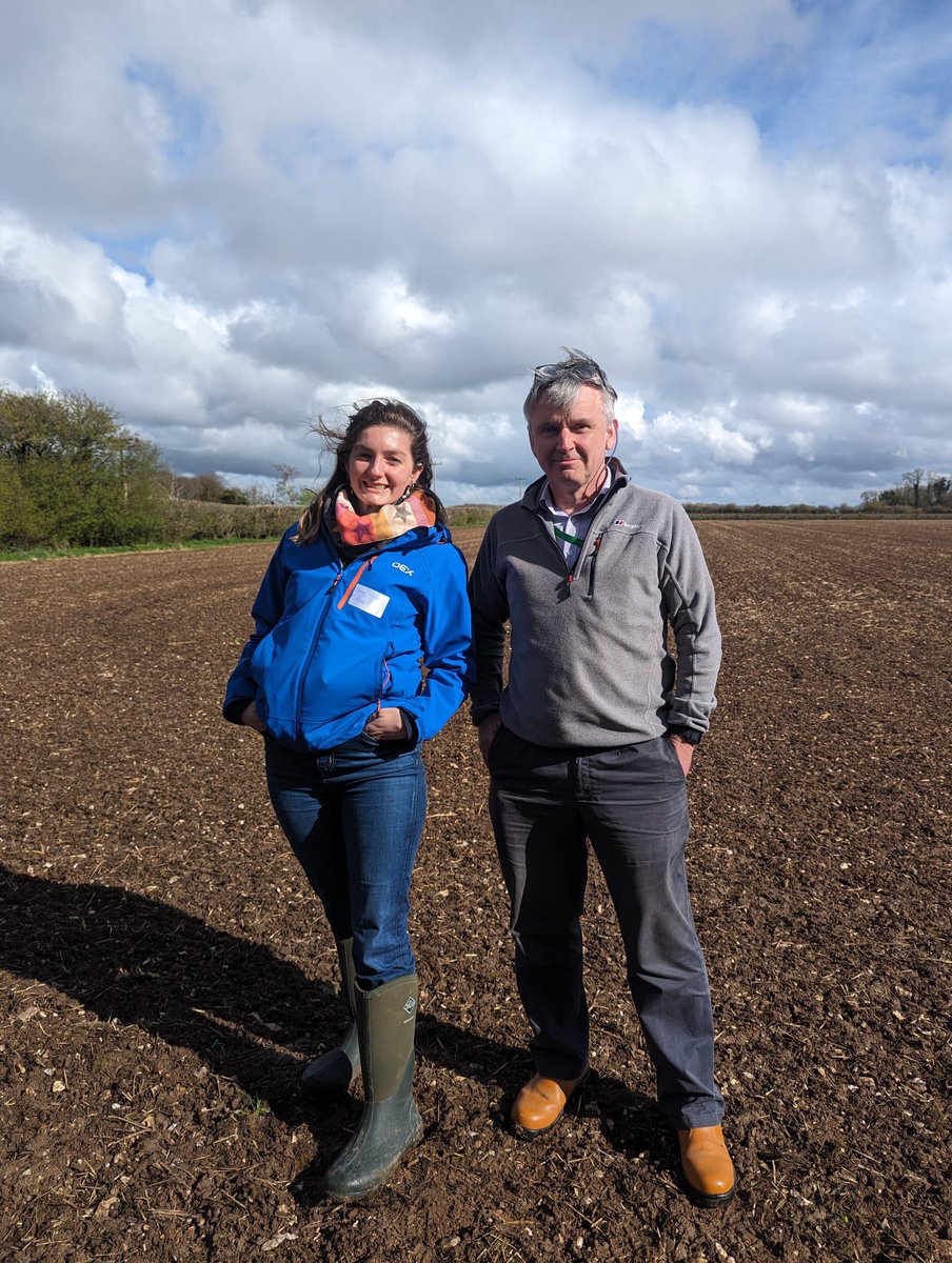 Spotlight on #regenerativefarming from the field as we tour @waitrose Leckford Estate with LEAF Demo Farmer Andrew Ferguson. 🚜Green gas to power tractors 🐄Biomethane gas to reduce #carbonfootprint 👍Net zero across operations by 2035 #Carbon #NetZero #LEAFMarque #Integrated