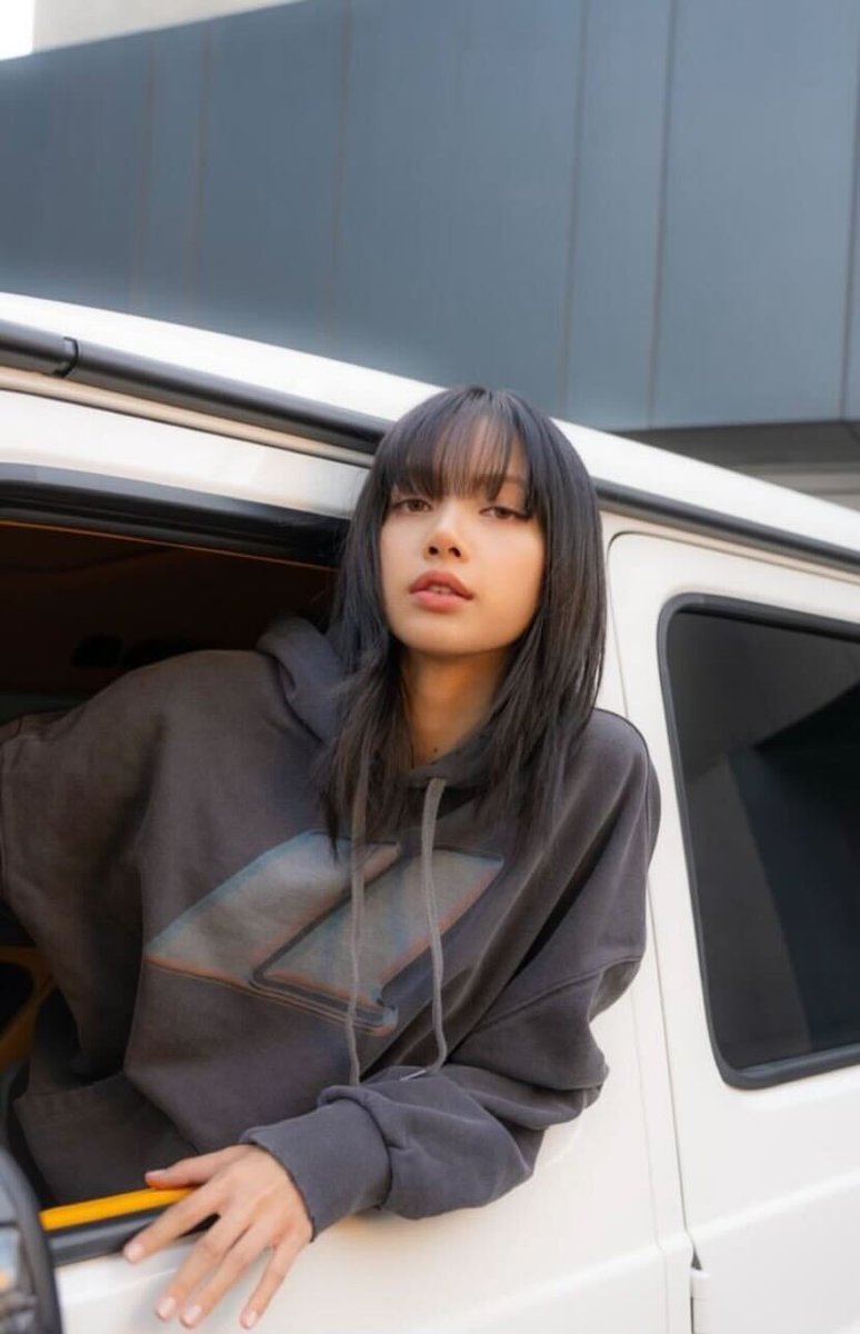 gqindia's tweet photo. #Blackpink's Lisa who turned 27 today, treated her fans with a new vlog and gave a sneak-peek to her Mercedes car worth Rs 2.3 cr

Here's a glimpse of #Lisa's car

#BLACKPINK #LISA #Blackpink_Lisa https://t.co/cdcKIcitrS