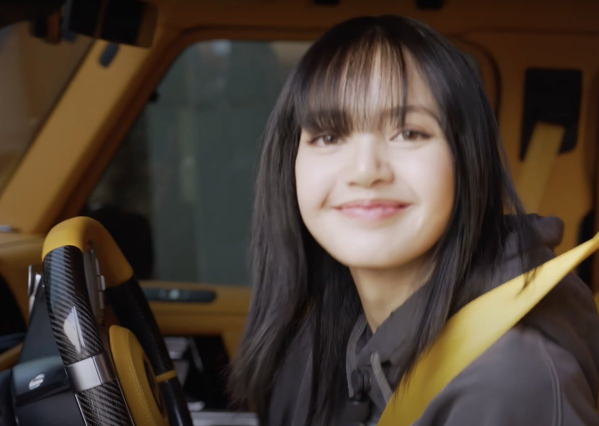 gqindia's tweet photo. #Blackpink's Lisa who turned 27 today, treated her fans with a new vlog and gave a sneak-peek to her Mercedes car worth Rs 2.3 cr

Here's a glimpse of #Lisa's car

#BLACKPINK #LISA #Blackpink_Lisa https://t.co/cdcKIcitrS