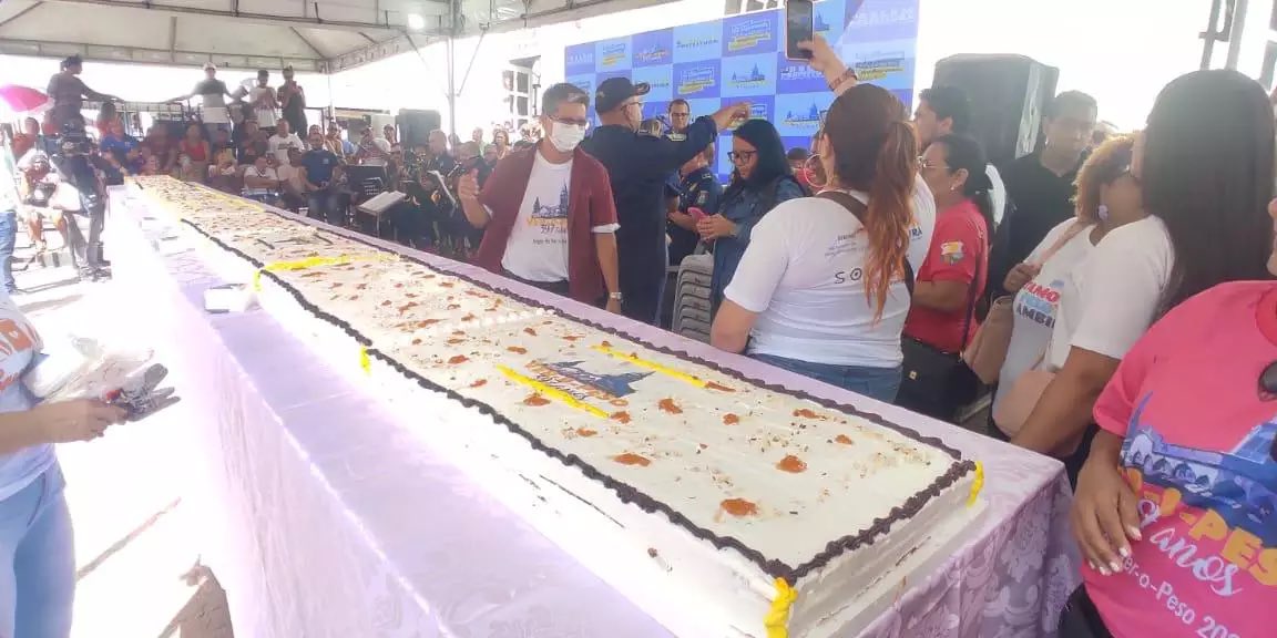 belematualidade's tweet photo. 🚨 VEROPA - O Ver-o-Peso, um dos principais cartões postais de Belém, está comemorando 397 anos e ganhou um bolo de aniversário com 10 metros e recheio de cupuaçu. Que o nosso veropa seja mais bem cuidado pelo poder público, é o melhor presente que poderia ganhar! https://t.co/aQUbsAph0M