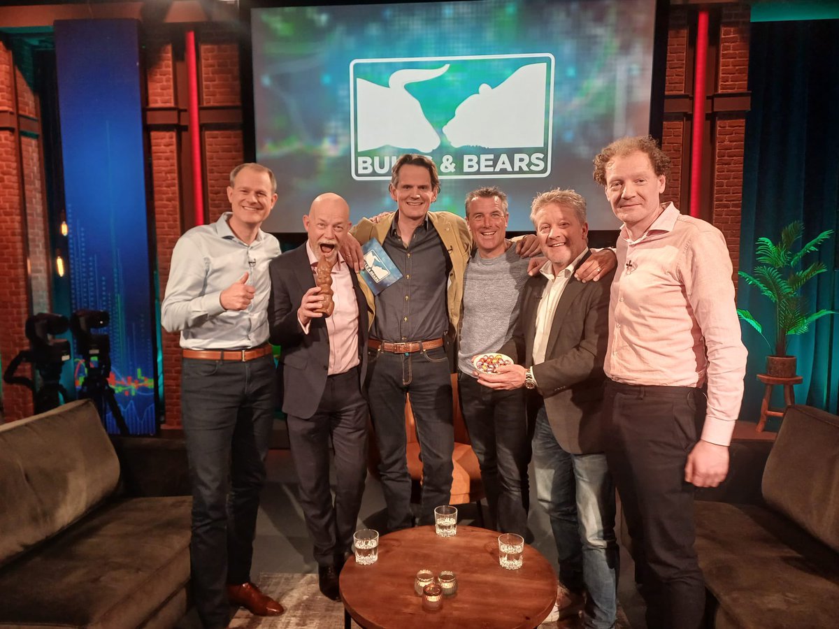 Hildo laman (@hildolaman) on Twitter photo Vandaag was de opname van de laatste Bulls & Bears van dit seizoen met <a href="/gerbenvandriel/">Gerben van Driel</a> <a href="/HansOudshoorn/">Hans Oudshoorn</a> <a href="/beursanalist/">Corné van Zeijl</a> en <a href="/ChefTracker/">Martijn Rozemuller</a> over oa cacaoprijs, China (met dank aan <a href="/KarelMercx/">Karel Mercx</a>) en portefeuilles. Uitzending vrijdag 15:10 op SBS6 Vandaag was de opname van de laatste Bulls & Bears van dit seizoen met <a href="/gerbenvandriel/">Gerben van Driel</a> <a href="/HansOudshoorn/">Hans Oudshoorn</a> <a href="/beursanalist/">Corné van Zeijl</a> en <a href="/ChefTracker/">Martijn Rozemuller</a> over oa cacaoprijs, China (met dank aan <a href="/KarelMercx/">Karel Mercx</a>) en portefeuilles. Uitzending vrijdag 15:10 op SBS6