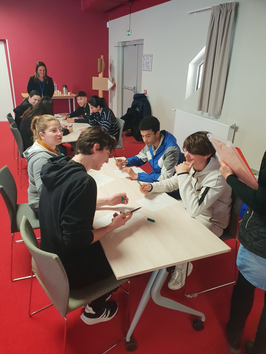 juliebattini11's tweet photo. #Partenariat @LyceeLouise Détecter des habiletes sur les #métiers en #tension auprès des lycéens pour anticiper les #recrutements saisonniers.
#Allervers les futurs candidats.
@FTravail_OCC #Narbonne https://t.co/mqDMKgMRb8