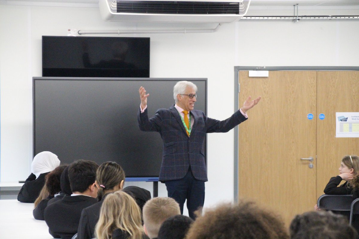 A view into TQ: We were honoured to host the founder of <a href="/Oasis_UK/">Oasis UK</a>  today at OATQ. <a href="/SteveChalke/">Steve Chalke</a>  met with our students and hosted an assembly where he challenged all students to consider 'Why are you here?'

Another great day at Spring Street!