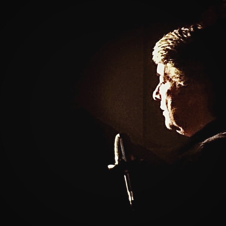 carlosdleitao's tweet photo. Há coisas a acontecer no escuro, mas já falta pouco para verem a luz. Lá para o meio de Abril, combinamos uma bica e eu mostro-vos…
Seguimos. Juntos.
#Fado #music #fadista #simples #cantautor #worldmusic #vsmanagement #sumisura #novosingle #estreia https://t.co/y3pPZ2Yupu