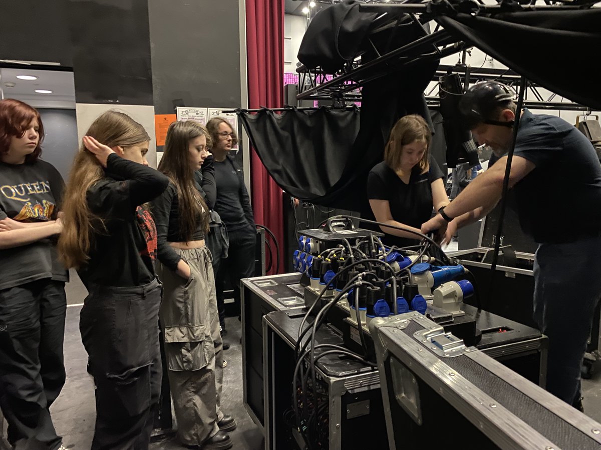 GateacreSchool's tweet image. What a day!! 

Thank you to the incredible @AdlibSolutions for working with our students all day. It was such a wonderful opportunity to see what is involved in creating live events.

@gateacremusic @gateacredrama @educatemag
#GateacreSchool  #wemakeevents #GateacreBandsNight