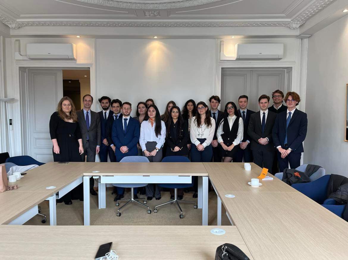 DIFLyon3's tweet photo. - Séjour à Paris - Almain Avocats -

Vendredi 16 mars, les étudiants du Master 2 DIF ont été reçus dans les locaux du cabinet Almain Avocats. 

Almain est un cabinet d’avocats indépendant qui accompagne sa clientèle d’entreprises et de dirigeants en droit des affaires.

(1/3) https://t.co/XXxEratFr1