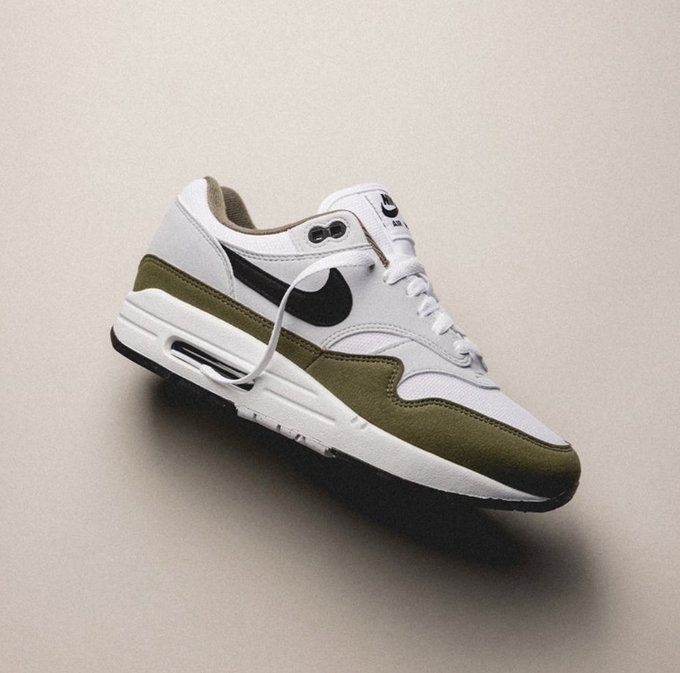 SOLELINKS's tweet photo. Ad: Nike Air Max 1 'Medium Olive' on sale for $73.50 + shipping, use code 25YEARS => https://t.co/erXxiCPQzS https://t.co/otYfrAPupv