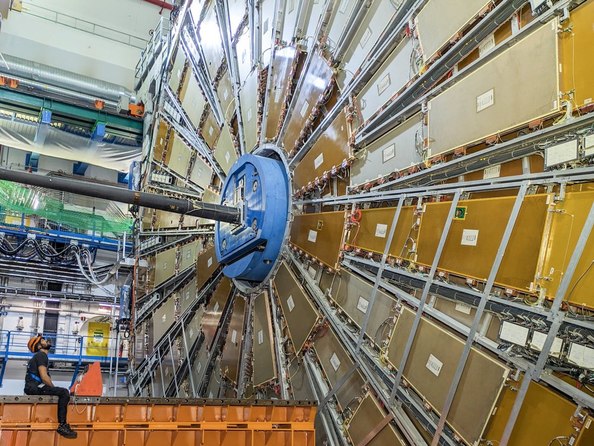This is awesome! Look at the guy on the left and look at the scale!! 😃

My colleague <a href="/_ana_peixoto/">Ana Peixoto</a> has taken this great picture! 🤩

The guy is facing one of the wheels of "muon chambers" that laterally close the <a href="/ATLASexperiment/">ATLAS Experiment</a> detector
—
#CERN #physics #typefully
