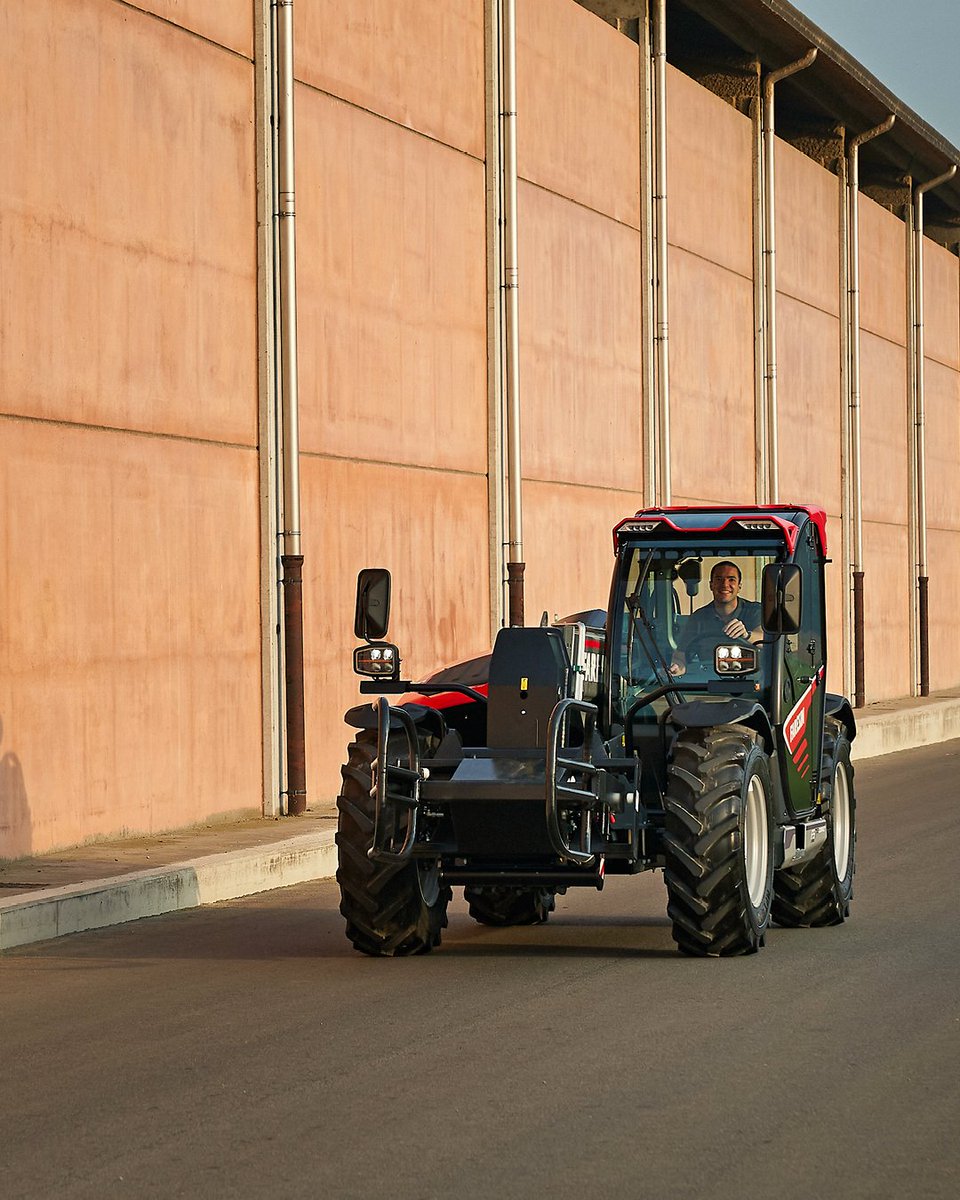 Seamless gear shifting! 🔥 Get ready for an unparalleled driving experience with the new FS Middle's #HVTronic continuously variable hydrostatic transmission.

#Faresin #telehandler #telescopic