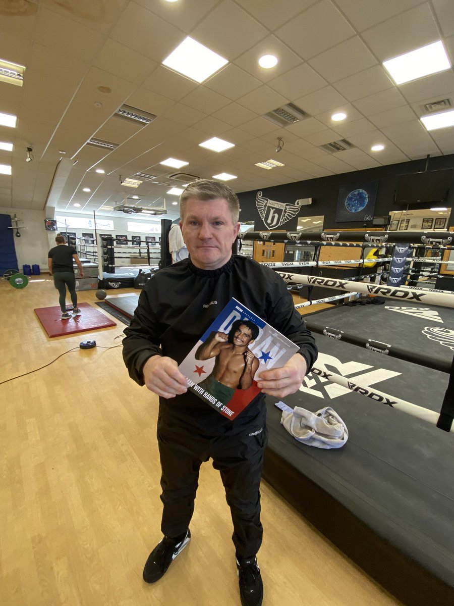 HitmanHatton's tweet photo. Thank you @decwarrington @BoxingNewsED for these “special additions” @robertoduranbox is my hero & good friend.If I could go back in time that’s a fight I would have loved to have had to see just how good he was. Not saying I would have won 😉 what do you think ? #getupthereboy https://t.co/Gzh4rdQf1L