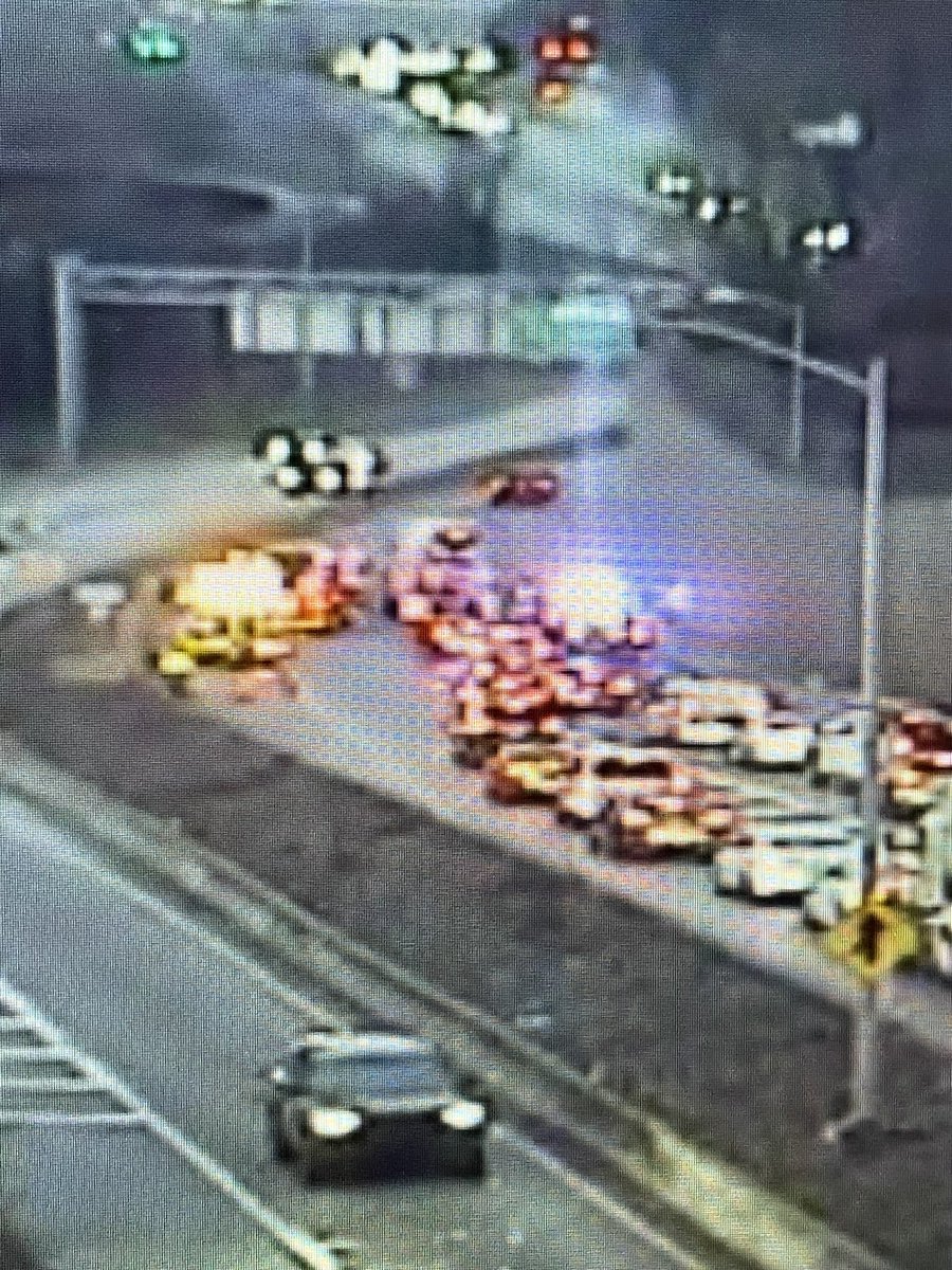 #Breaking 28 inbound crash just after 40th street bridge big delays #WTAETraffic <a href="/WTAE/">WTAE-TV Pittsburgh</a>