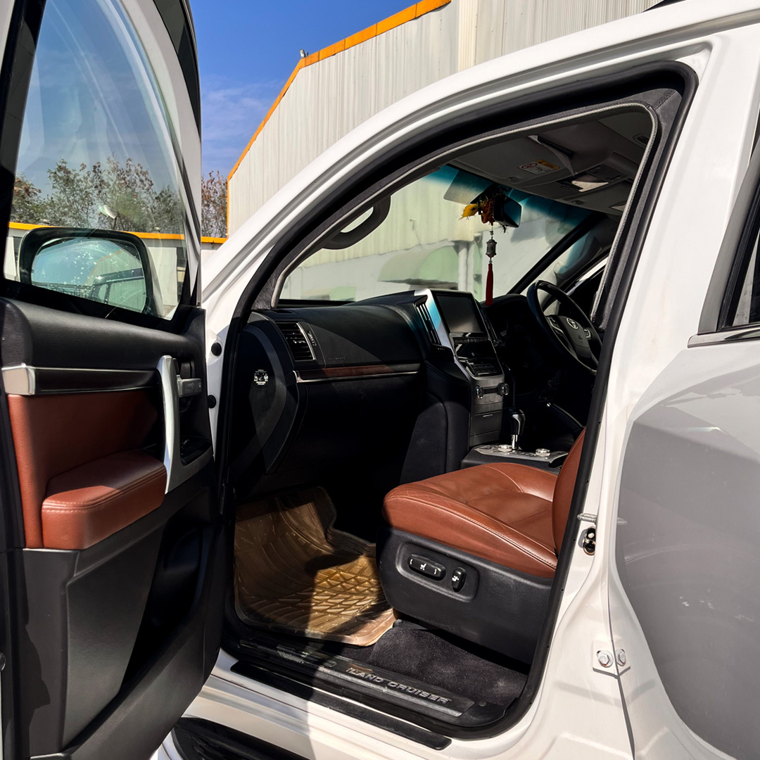 jcblarmoring's tweet photo. Experience unparalleled security and luxury with JCBL Armouring Solutions' Armoured Land Cruiser - your ultimate shield on wheels, offering an added layer of privacy and opulence.
#JCBLArmouringSolutions #ArmouredVehicles #BulletproofCars #Bulletproofprotection #Armoured https://t.co/z7l7bxm3i9