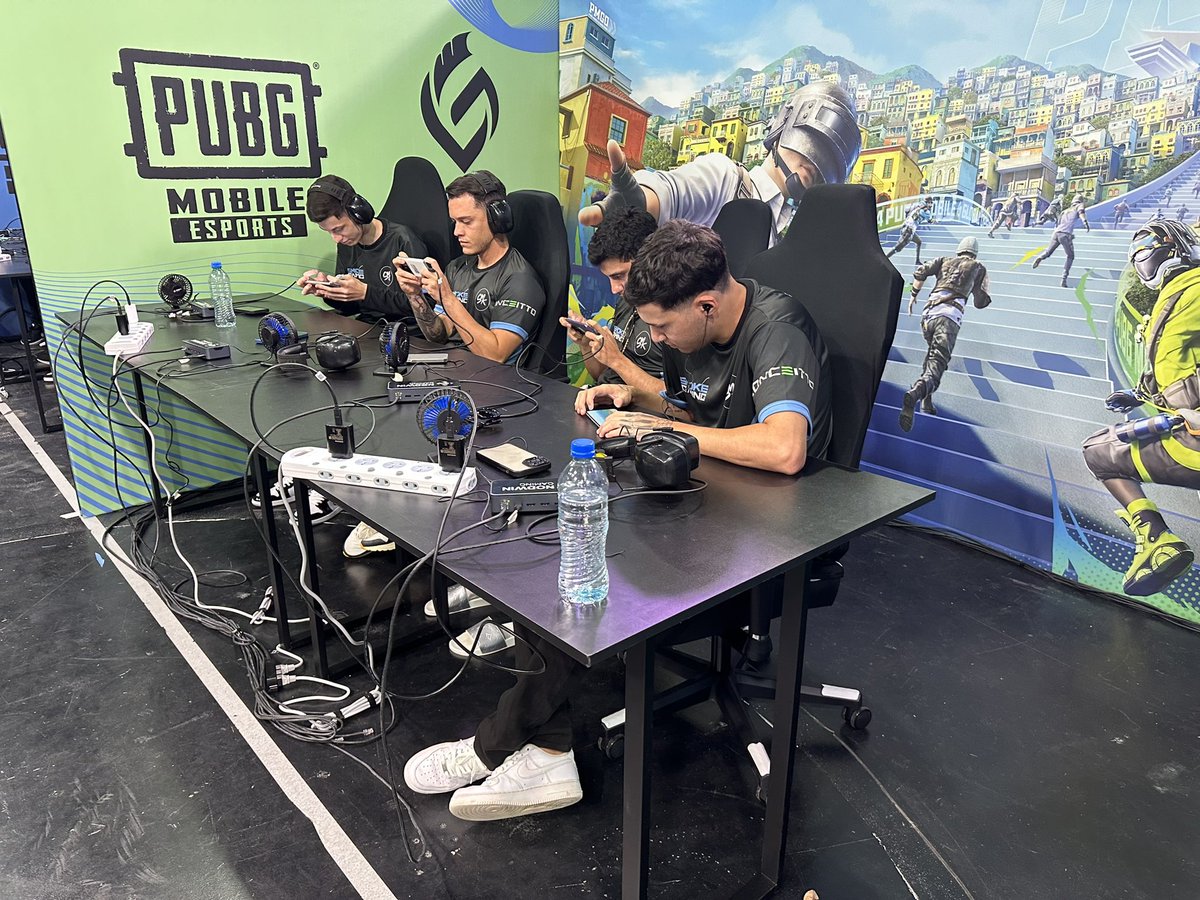 smokebrgaming's tweet photo. Treinos começando por aqui, lembrando que este fim de semana iniciamos o PMGO em São Paulo.
#GoSmoke #PUBGMOBILE https://t.co/YKB0wE7UTz