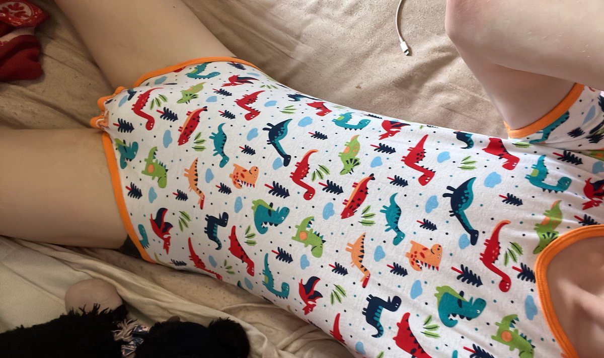 fluffy_pamps's tweet photo. Honestly I can’t describe how amazing this is! Thank you so much @LittleAshFloof for sending me this onesie!
✨💦Superbab activate💦✨
#abdl #abdlboys #abdlgirl #abdldiaper #diaper #diaperboy #diaperenby #diapergirl #diapertwink #diaperlover #diaperfetish #pullups #abdlpullups https://t.co/a0cymspgx4