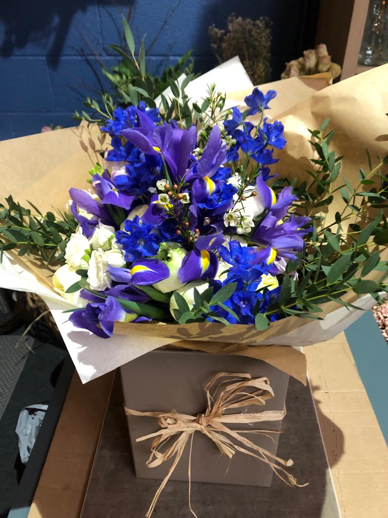 Y tusw yma wedi ei ddanfon i rywun arbennig yn y Blaenau bnawn ddoe!
💐
This bouquet delivered to someone special in Blaenau yesterday afternoon.
#yagym #blodau #flowers #florist
@prynulleol