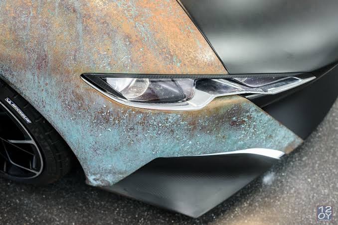 Ctrl_and_X's tweet photo. 一方、経年変化を味わうフランス勢は…
ショーカーとはいえPeugeot ONYXの外板が腐食してもあえてそのままで展示してたり https://t.co/bdWEeBru4x