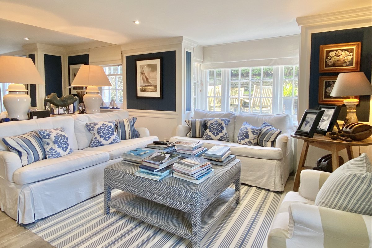 Savills's tweet image. &quot;One of the most iconic houses on the North Coast with stunning #panoramicviews and a beautiful interior.&quot;

Penny Bolton, property agent.

Originally a fisherman&apos;s #cottage that has been tastefully extended, this is a rare gem in Padstow. ➡️ savi.li/6011cs4xJ