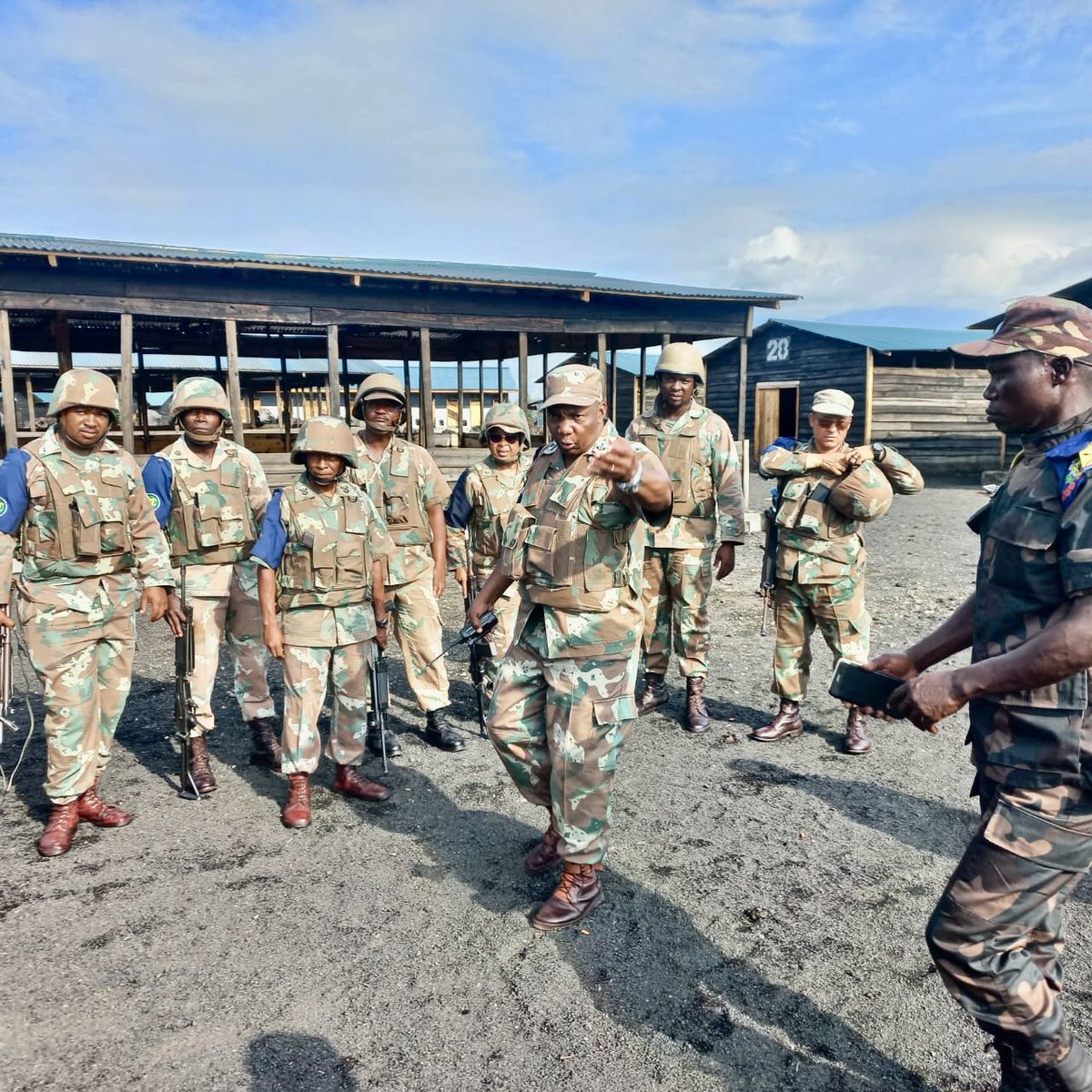 #SAMIDRC  continues to train the Armed Forces of the Democratic Republic of the Congo (FARDC) infantry in Sake . Training aims to ensure efficiency and interoperability of Forces while operating together.
#Goma
#DRC
#SAMIDRC