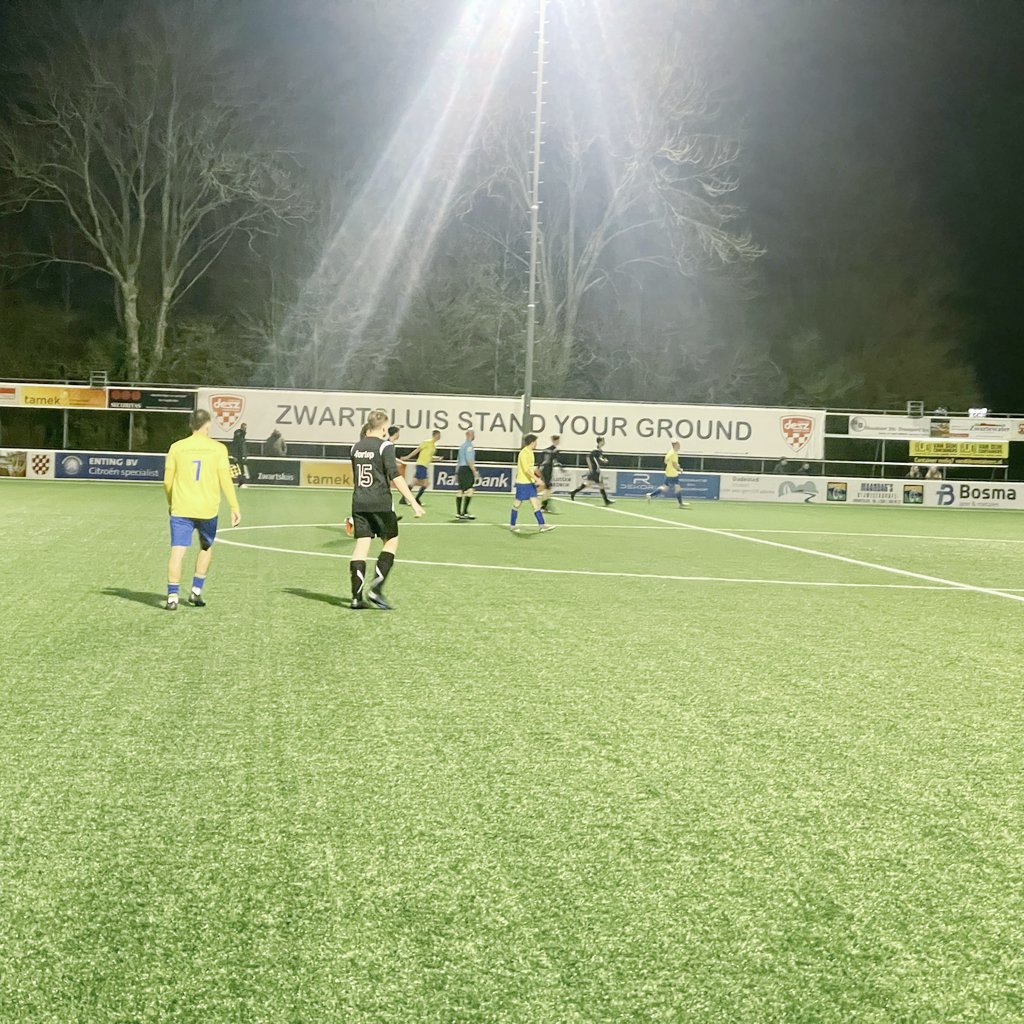 Hattem o21 wint de wedstrijd tegen DESZ o21 met 0 - 1.
De wedstrijd viel op door de volwassen manier waarop werd gespeeld door de jonge selectie.