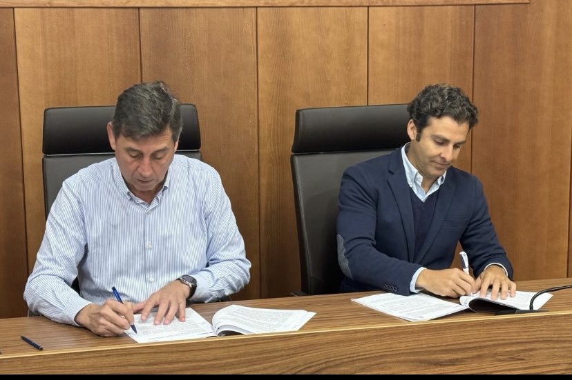 Como representante de <a href="/Atende_/">Atende_</a> en Sevilla, he firmado con el <a href="/AytoPilas/">Ayuntamiento de Pilas</a> un convenio de colaboración para la inserción laboral de colectivos desfavorecidos. Agradecido de contar con el apoyo de <a href="/jlortegairizo/">José Leocadio Ortega</a> y su equipo en esta nueva etapa. Seguimos trabajando.